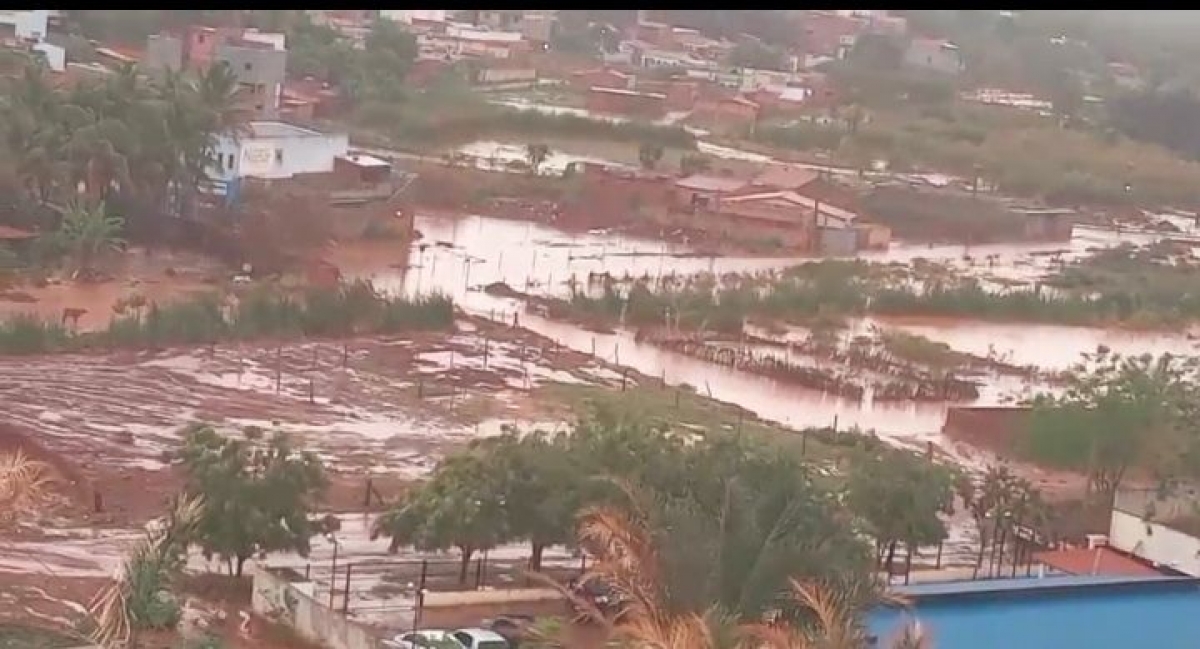 Chuva forte causa estragos  na tarde desta sexta(07) em Caetité — imagem 9